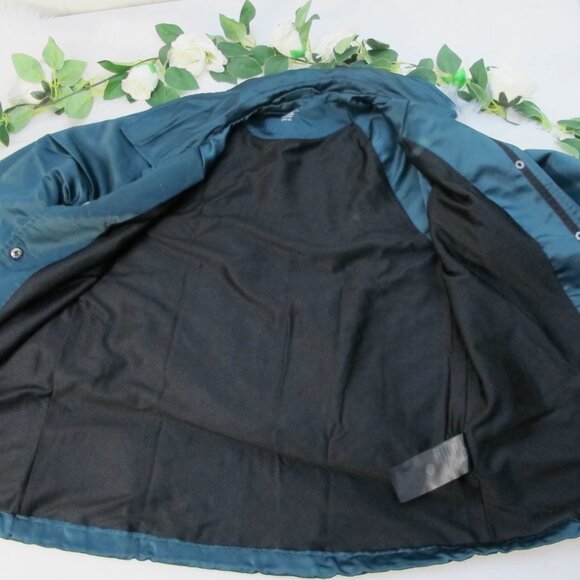 Volcom | Women's Team Volcom Coaches Jacket "Stoned Since '91 - Picture 9 of 10